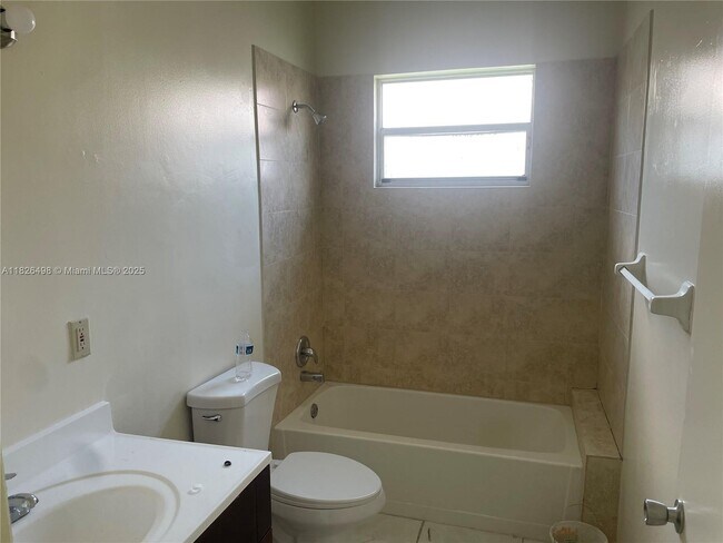 Foto del edificio - 907 SW 8th St