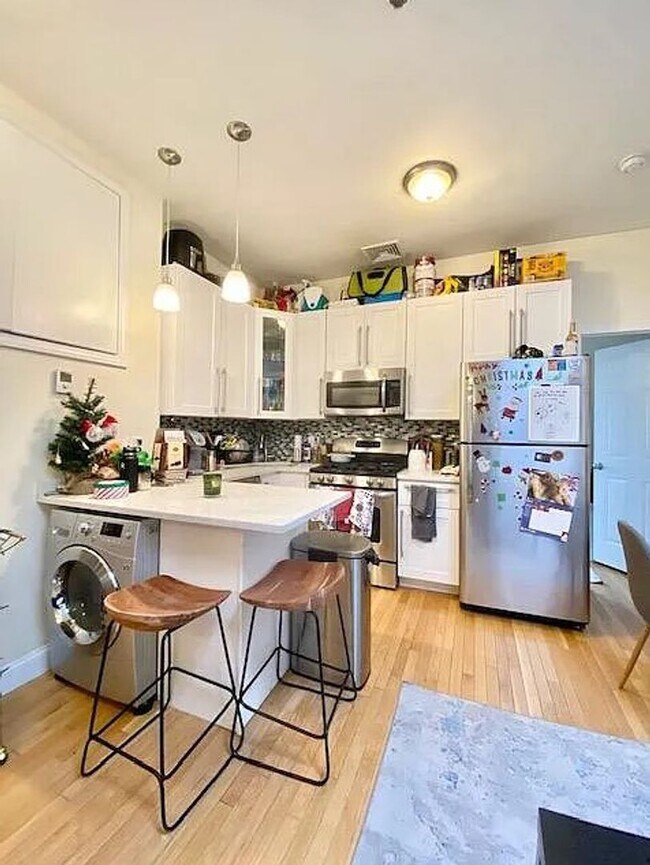 Foto del edificio - Mission Hill September 1st Rental - Modern 4bedroom Apt