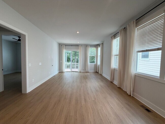 Foto del edificio - 1788 Flora Ln