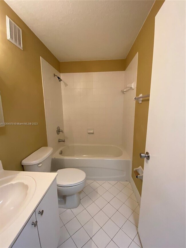 Foto del edificio - 1251 SE 29th St