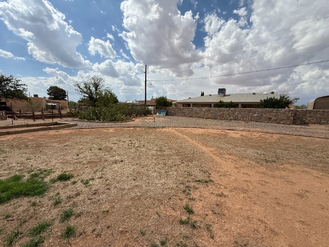 Building Photo - 7241 Village Dr