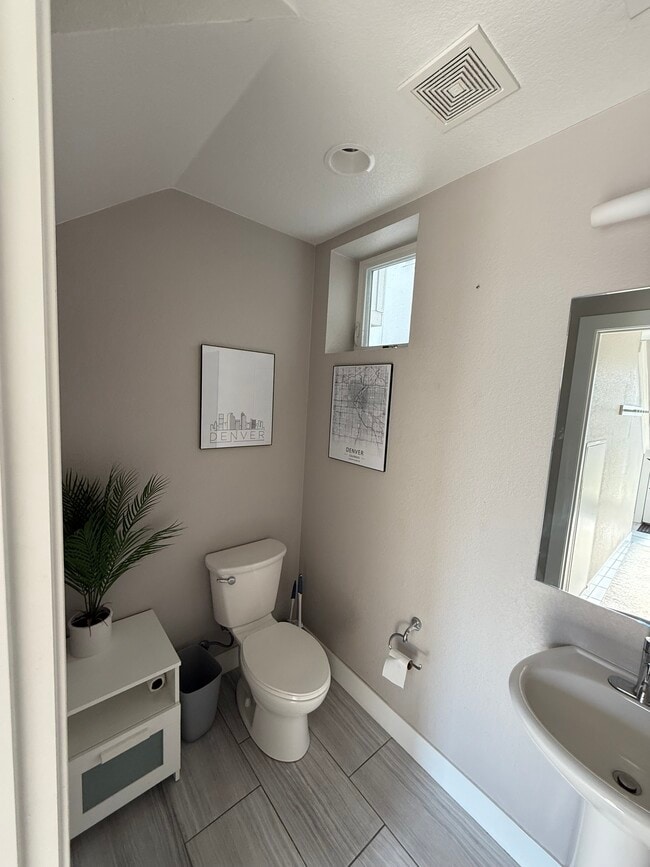 Downstairs bathroom - 2505 Decatur St