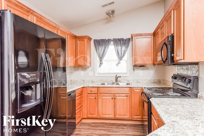 Building Photo - 435 Stephanie Dr