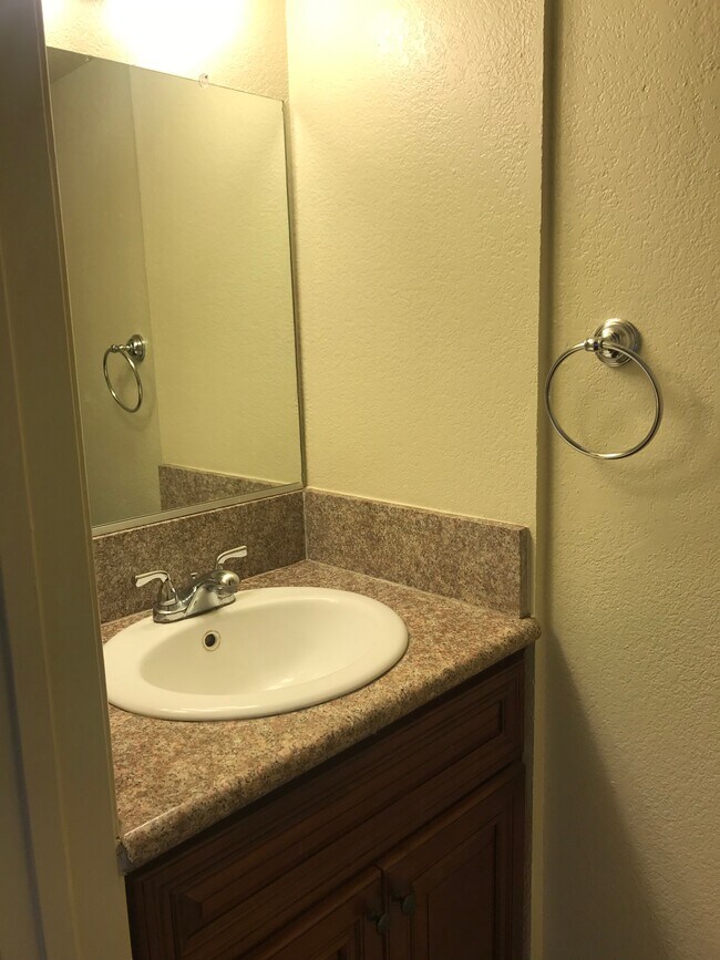 Half Bath - 1220 W Diamond St