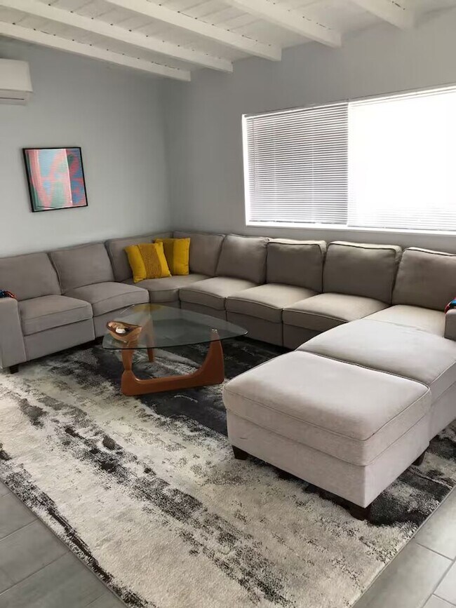 Building Photo - GORGEOUS 2 BED 2 BATH HOME WITH 1 BED 1 BA...