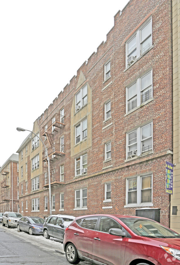 Building Photo - 140-30 Beech Ave