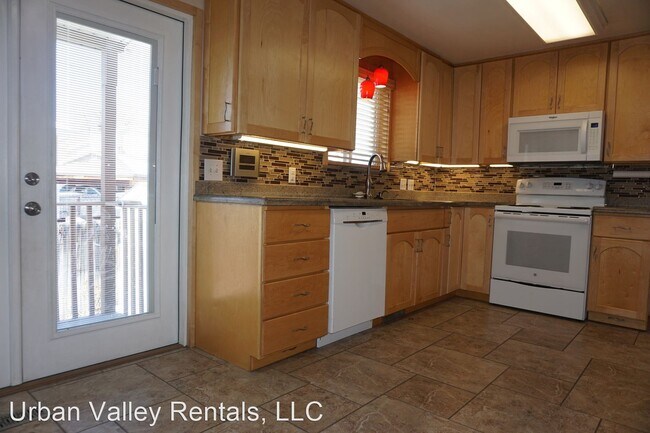 Building Photo - 6 br, 2 bath House - 6730 S. Kentucky Dr.