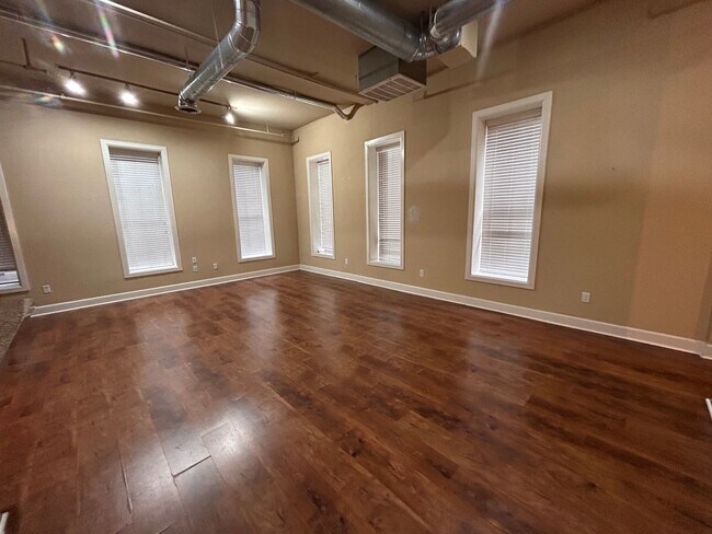 Foto del edificio - Studio Apartment in the Entertainment Dist...