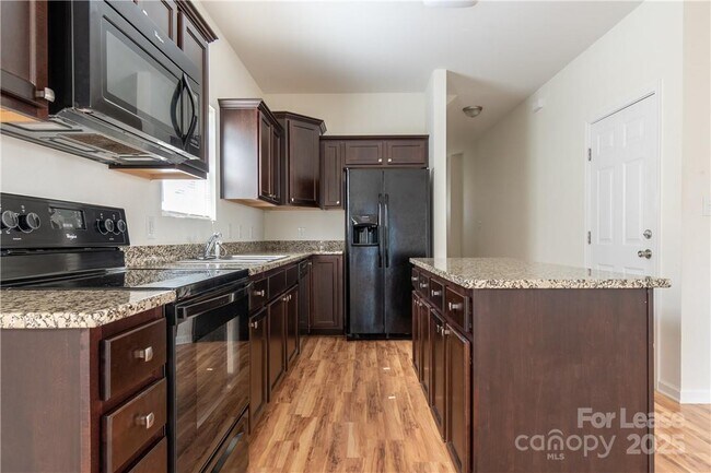 Foto del edificio - 108 Lookout Point Pl