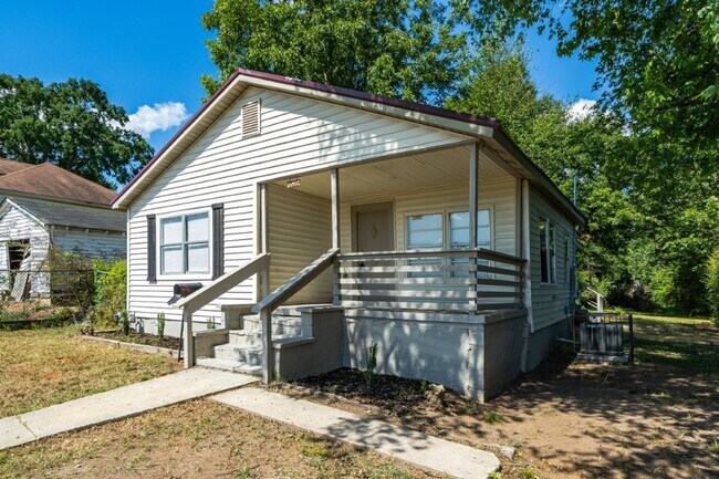 Building Photo - 1626 12th Ave N