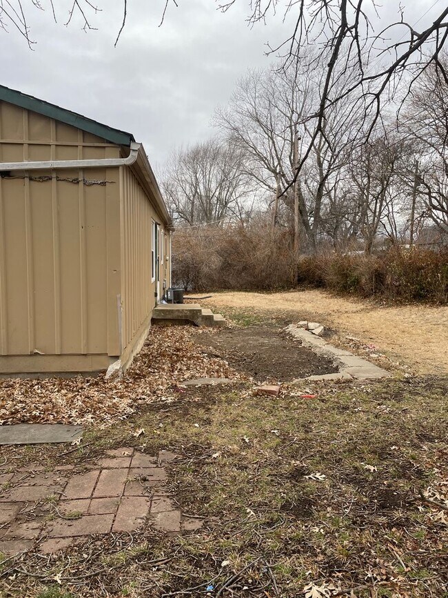 Building Photo - 3 Bedroom 1.5 Bath Home for Rent