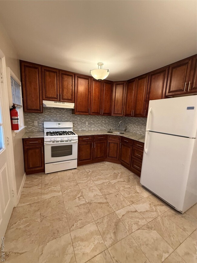 Building Photo - 956 Cherry Ln