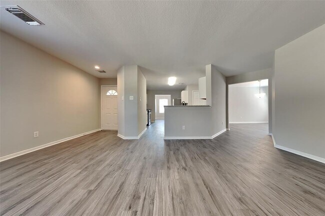 Foto del edificio - 7335 Foxbrook Dr