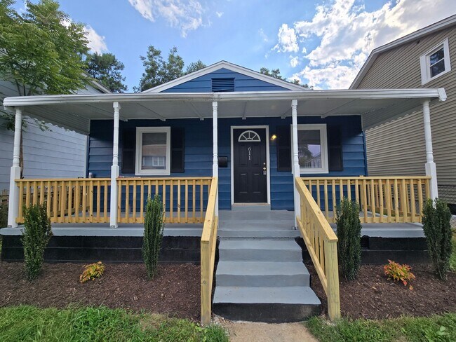 Foto del edificio - 611 Hazelhurst Ave