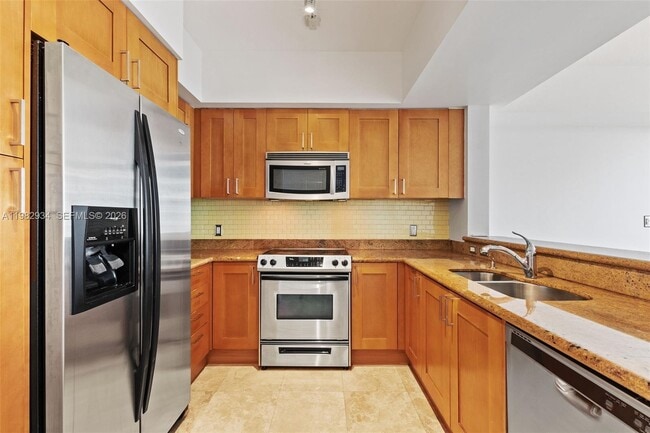 Building Photo - 1755 E Hallandale Beach Blvd