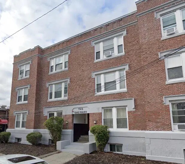 Foto del edificio - 12 Farrington Ave