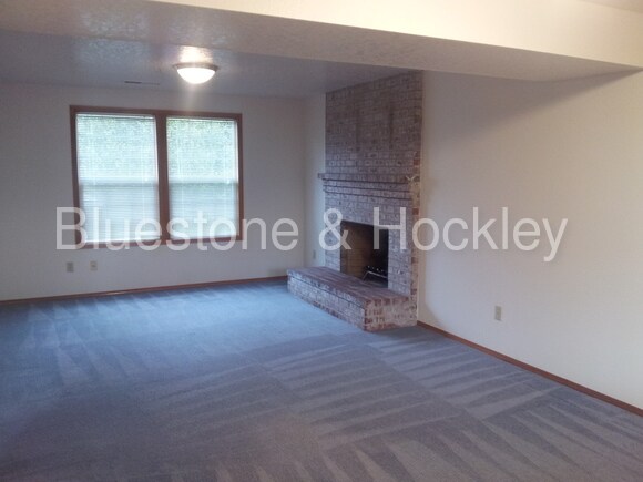 Building Photo - 13512 NE Couch St