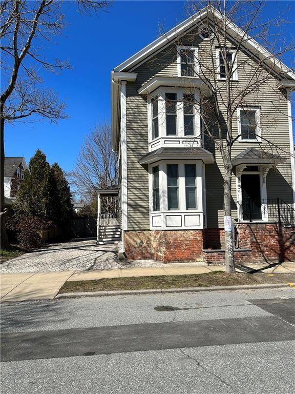 53 Burton St Unit 1, Bristol, RI 02809 Room for Rent in Bristol, RI