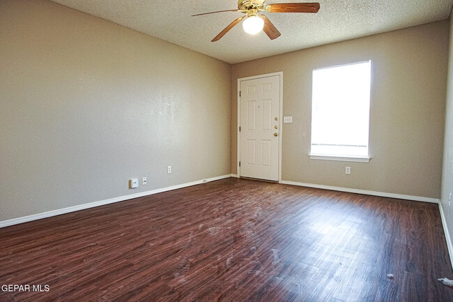 Foto del edificio - 12301 Tierra Alaska Ave