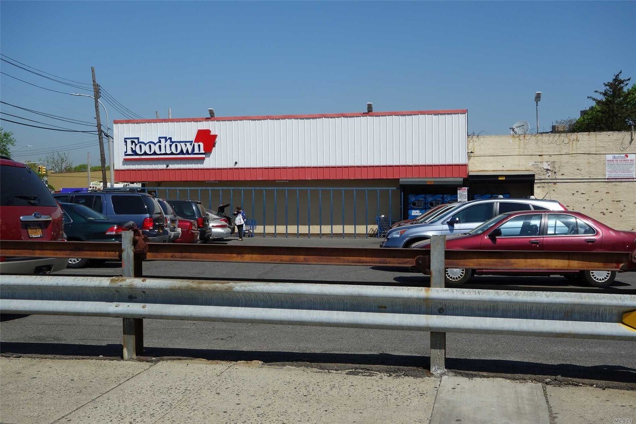 Foto del edificio - 160-11-160-84 84th Rd