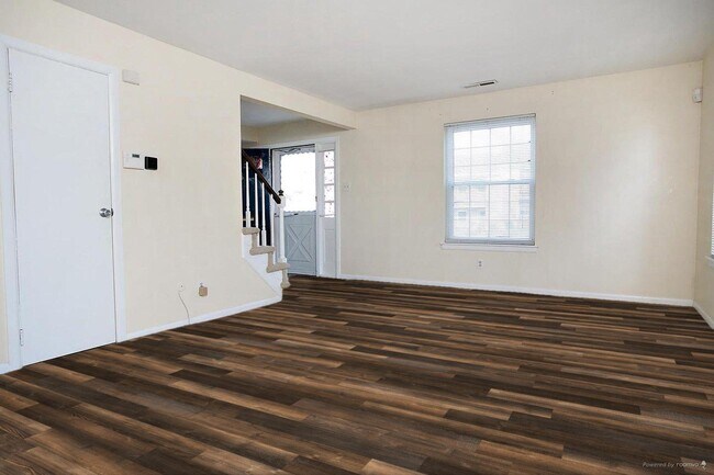 Family room - 17 Donovan Ct
