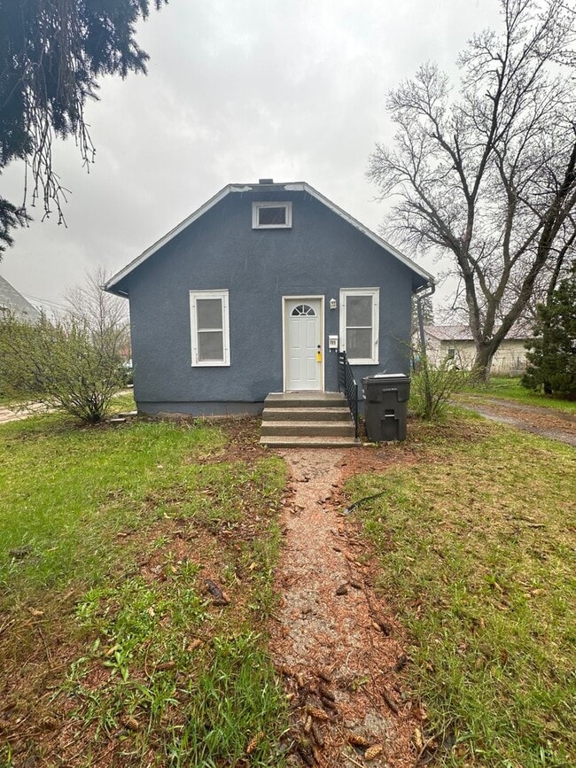 Building Photo - 811 9th Ave SE