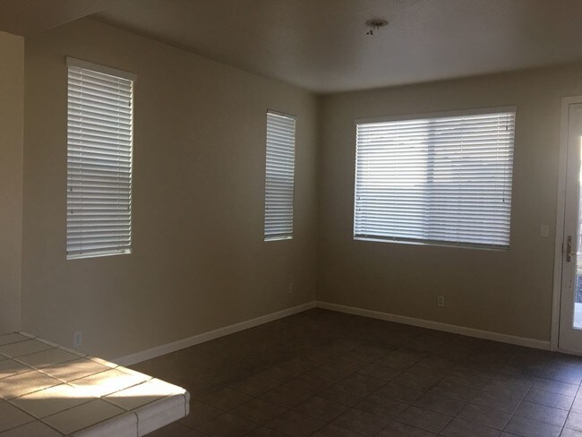 Building Photo - Attractive 2 story home Near Coffey Park