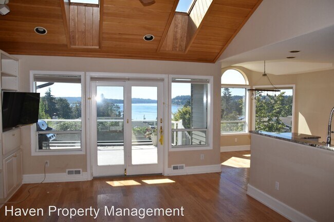 Building Photo - 4 br, 3.5 bath House - 1318 S Sunset Dr