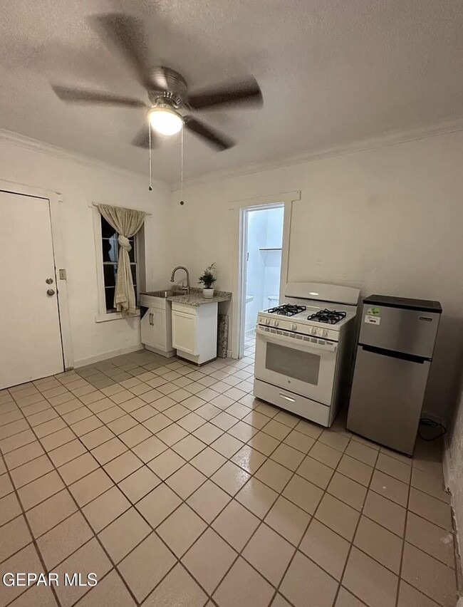 Foto del edificio - 160 Arnold Pl