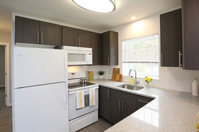 Foto del edificio - Spruce Court Apartments