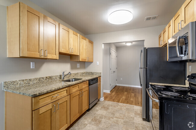 1 BR, 1 BA - 766 SF - Center Pointe