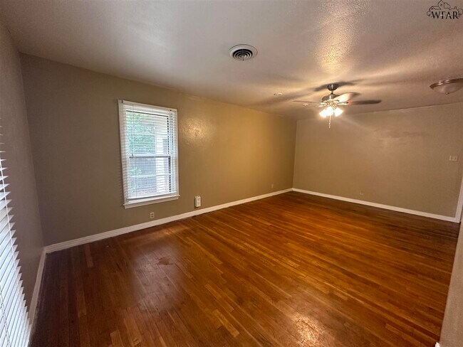 Foto del edificio - 2612 Fairway Dr