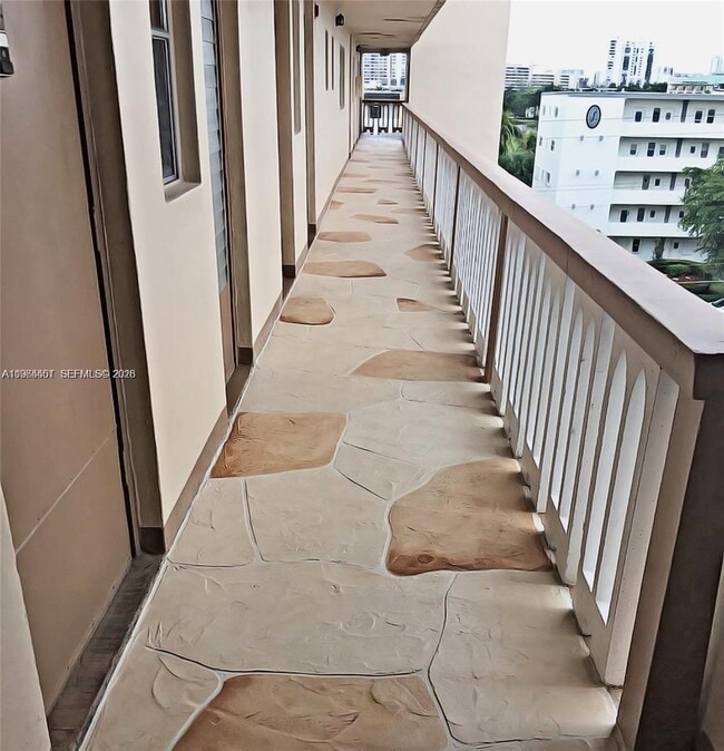 Building Photo - 609 NE 14th Ave