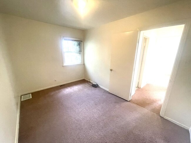 Foto del edificio - (2539 10th Ave Ct.)