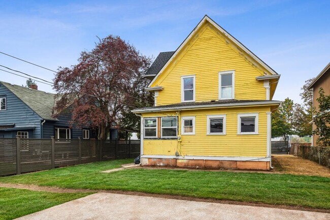 Building Photo - 1508 S J ST - 3 bedrooms