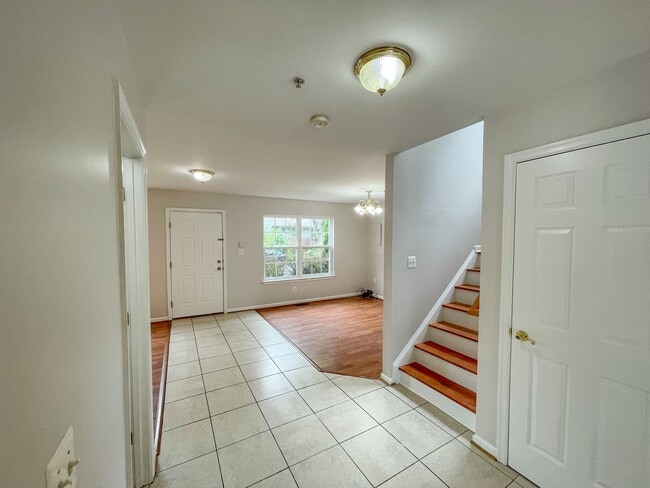 Building Photo - Lovely 5BR/3BA home in College Park! Ask a...
