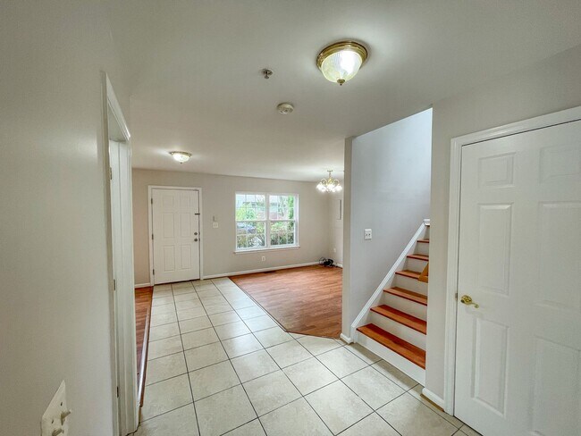 Foto del edificio - Lovely Traditional 5BR/3BA home in excelle...