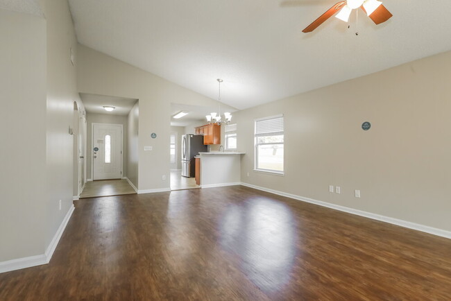Building Photo - 3233 Chantilly Ct