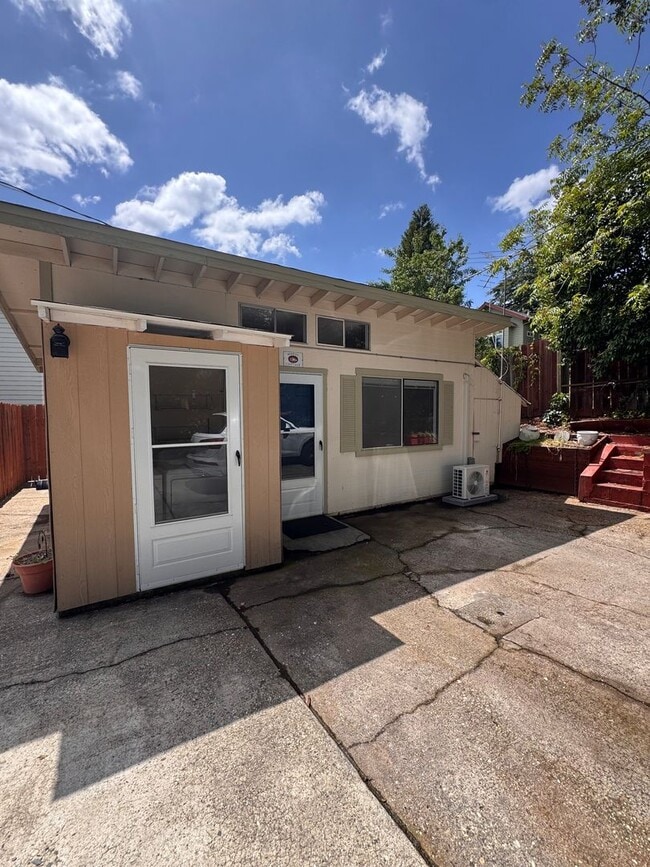 Building Photo - 231 Foresthill Ave