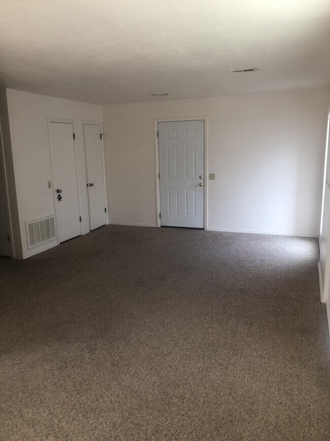 Building Photo - 500 Curry Ln