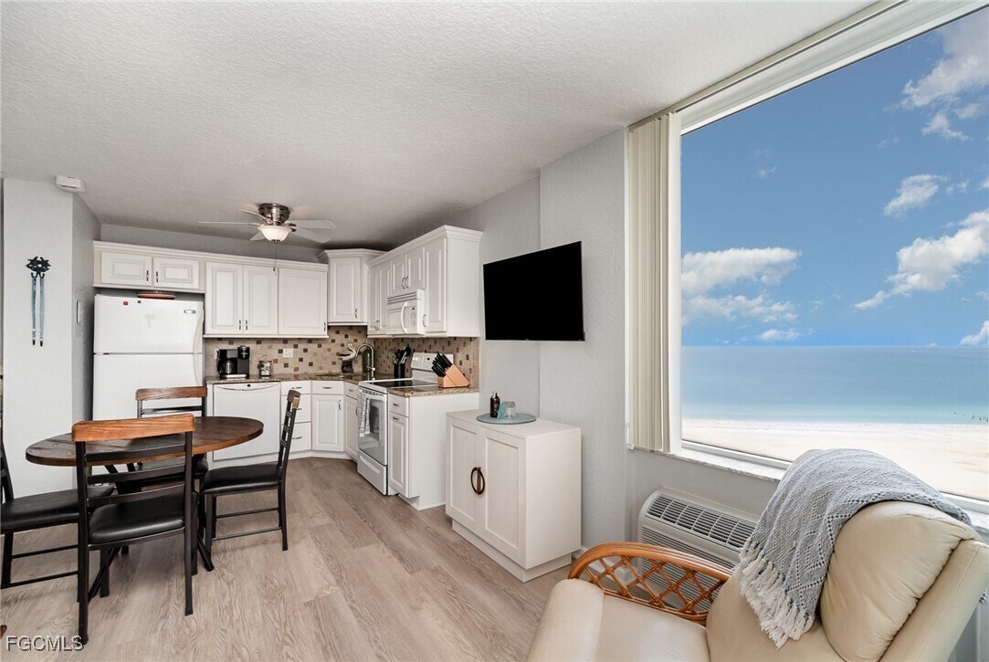 Primary Photo - 7330 Estero Blvd