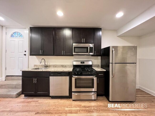 Building Photo - 1 bedroom in CHICAGO IL 60613