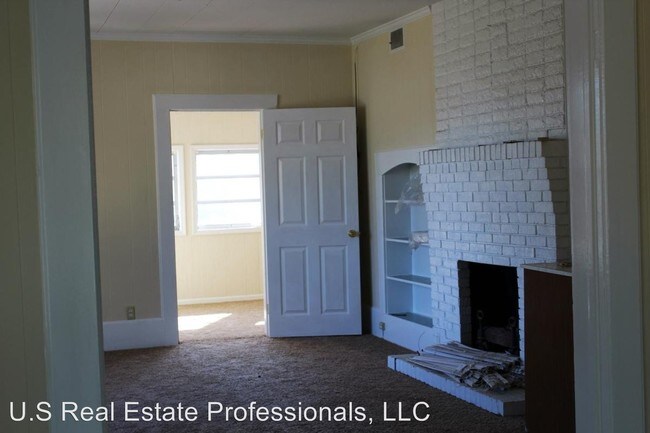 Building Photo - 4 br, 2 bath House - 304 E Memorial Drive
