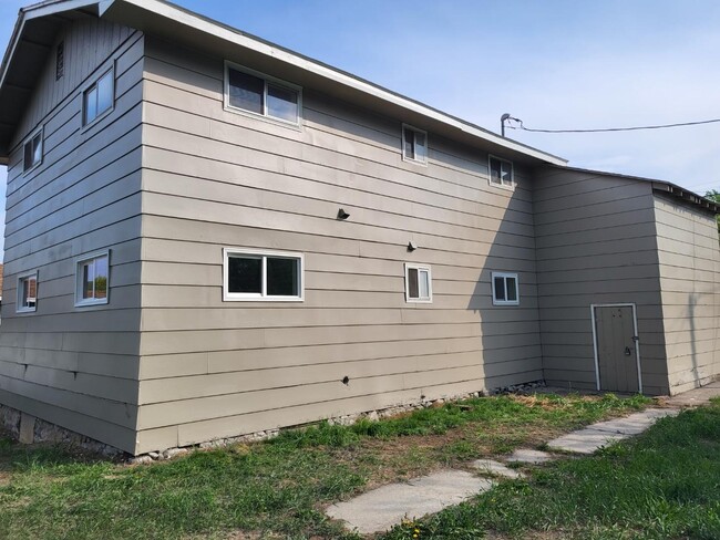 Building Photo - 403 Neyman St