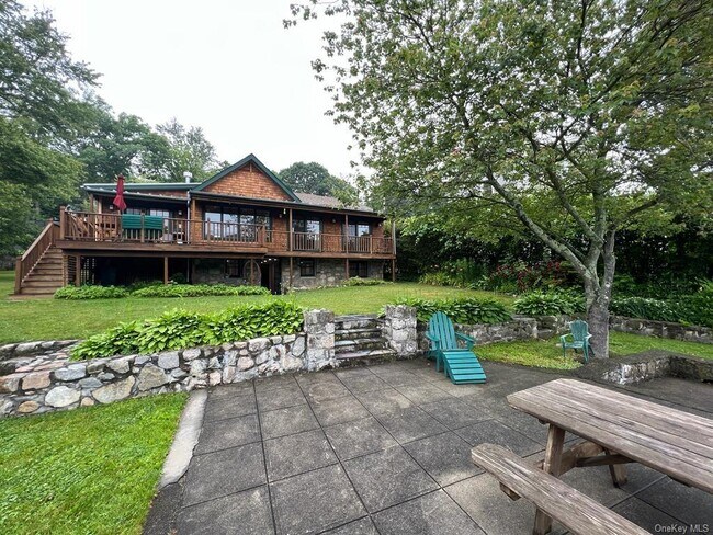 Foto del edificio - 51 Lakeside Rd