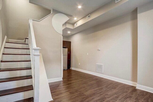 Foto del edificio - 2648 Hampden Ave