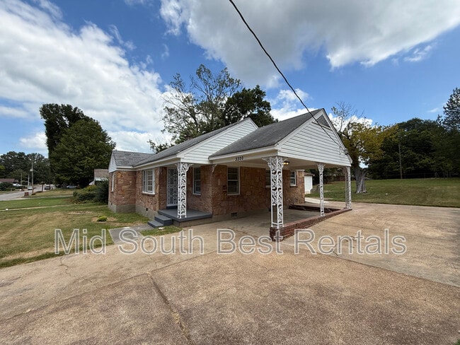 Building Photo - 3300 Ridgecrest St