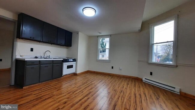 Building Photo - 203 Cloud St