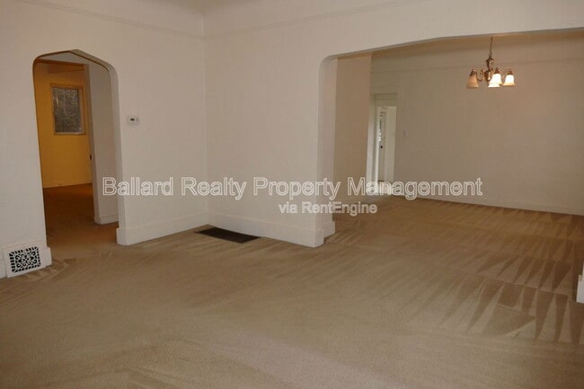 Building Photo - 602 N 65th St
