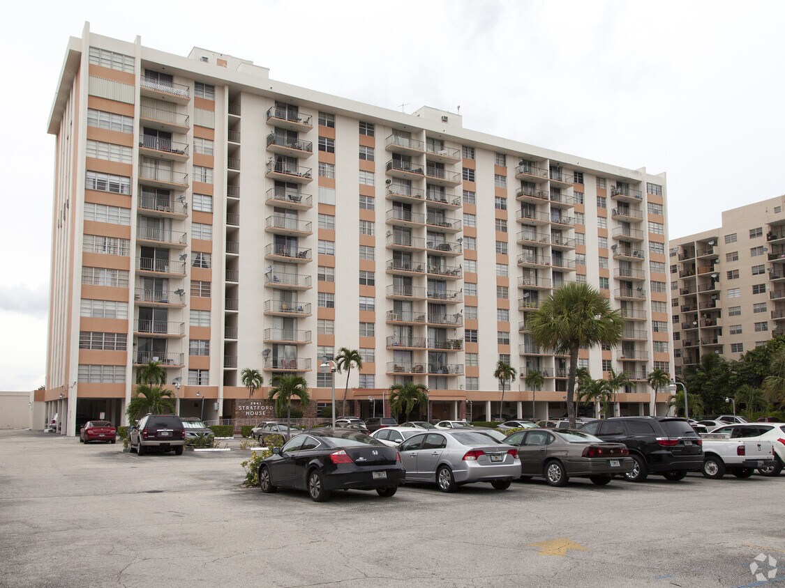 Stratford House Condominiums Apartments in North Miami Beach, FL
